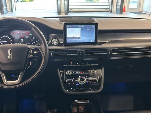 Used 2021 Lincoln Corsair AWD w/ Premium Package image 11