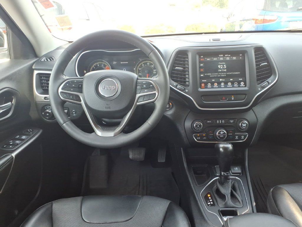 Used 2022 Jeep Cherokee Latitude Lux w/ Mopar Interior Package FWD image 16