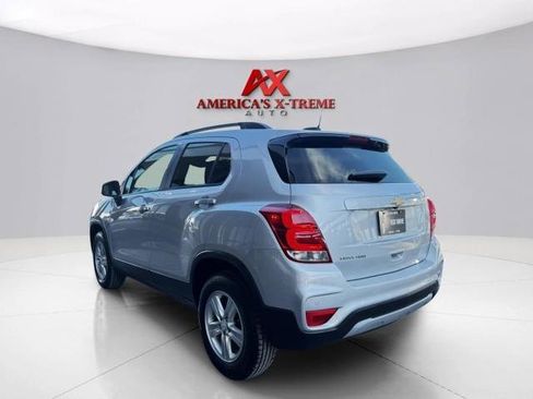 Used 2021 Chevrolet Trax LT w/ Driver Confidence Package AWD/4WD image 3
