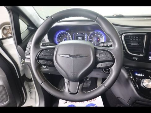 Used 2018 Chrysler Pacifica Touring Plus w/ S Appearance Package image 19