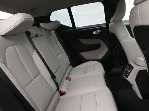 Used 2024 Volvo XC40 B5 Plus w/ Climate Package AWD/4WD image 32