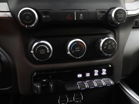 Used 2022 RAM 2500 Big Horn w/ Night Edition AWD/4WD image 44