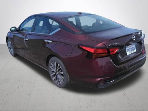 Used 2024 Nissan Altima 2.5 SV FWD image 3