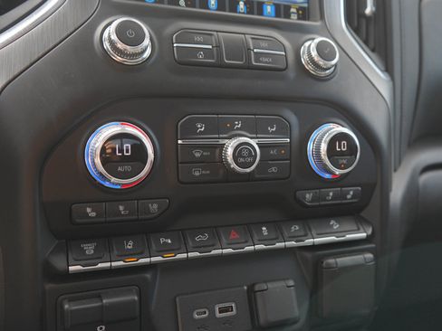 Used 2022 GMC Sierra 3500 Denali AWD/4WD image 21