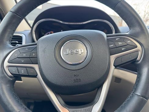 Used 2018 Jeep Grand Cherokee Limited image 18