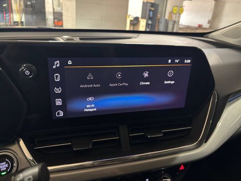 Used 2025 Chevrolet Trax LT w/ LT Convenience Package FWD image 20