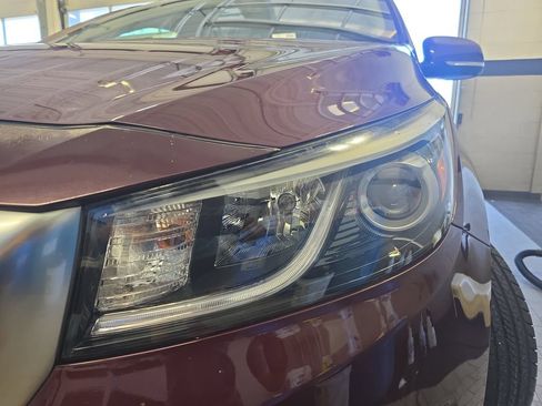 Used 2015 Kia Sedona SX FWD image 33