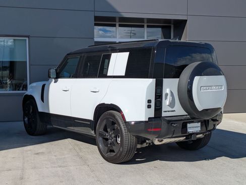 New 2026 Land Rover Defender 110 X-Dynamic SE image 8