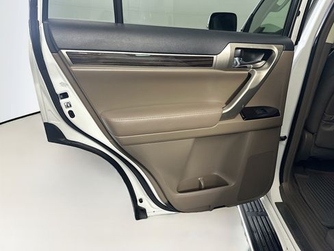 Used 2016 Lexus GX 460 w/ Navigation Package AWD/4WD image 28