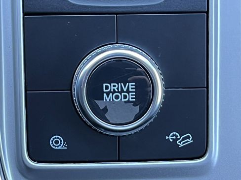 Certified 2022 Ford Explorer XLT w/ Equipment Group 202A image 30