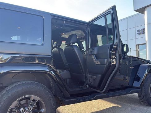 Used 2017 Jeep Wrangler Unlimited Sahara AWD/4WD image 19