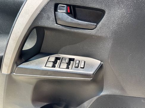 Used 2017 Toyota RAV4 LE AWD/4WD image 19