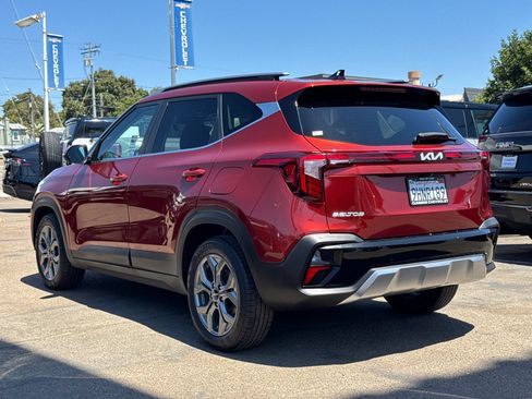 Used 2024 Kia Seltos S FWD image 9