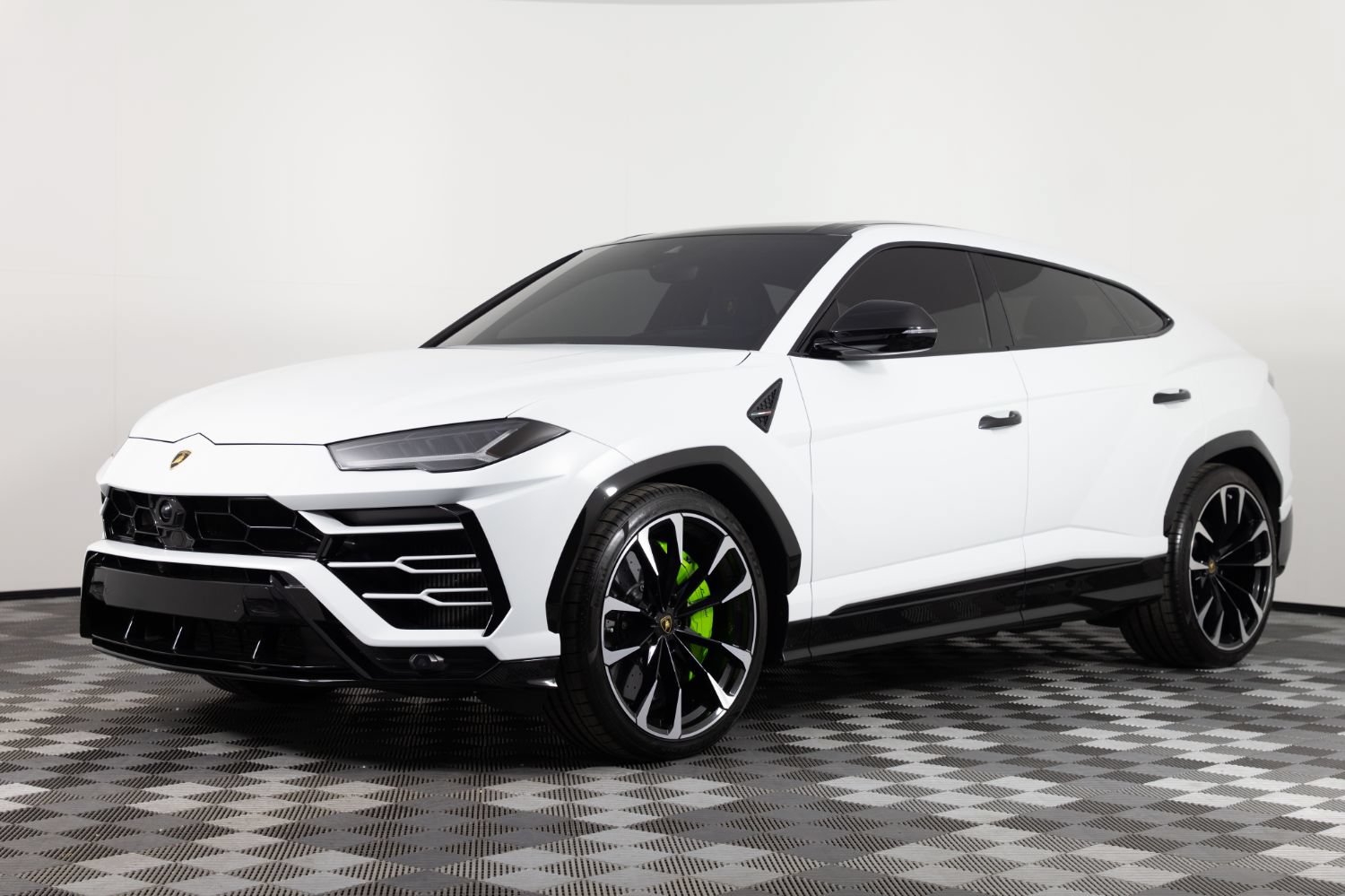 Used 2021 Lamborghini Urus AWD/4WD image 1