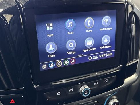 Used 2021 Chevrolet Traverse LT image 18