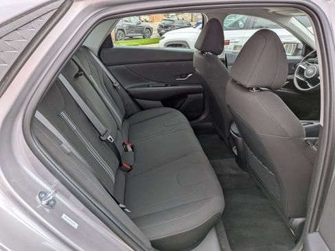 Certified 2025 Hyundai Elantra SEL FWD image 30