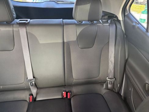 Used 2025 Buick Encore GX Preferred FWD image 39
