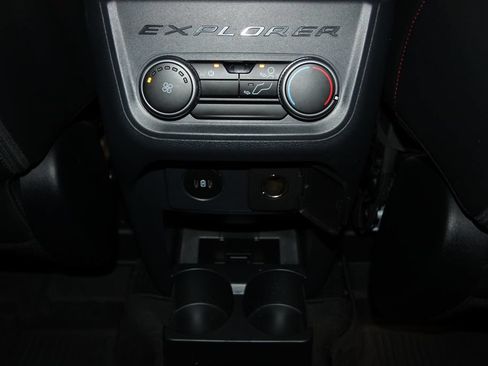 Used 2025 Ford Explorer ST-Line AWD/4WD image 26
