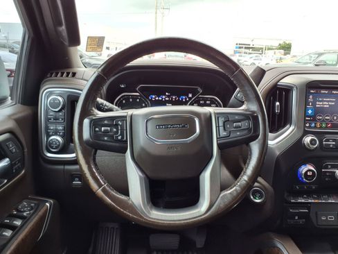 Used 2022 GMC Sierra 1500 Denali w/ Driver Alert Package II AWD/4WD image 15