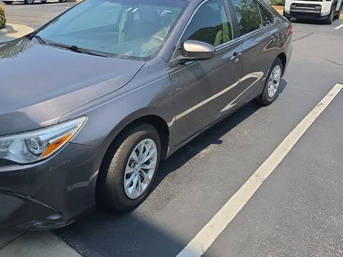 Used 2015 Toyota Camry LE FWD image 4