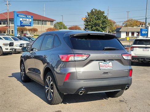 Used 2021 Ford Escape SE w/ SE Sport Appearance Package image 4