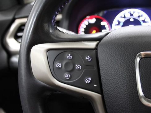 Used 2021 GMC Acadia Denali w/ Denali Technology Package AWD/4WD image 39
