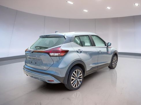 Used 2023 Nissan Kicks SV FWD image 4