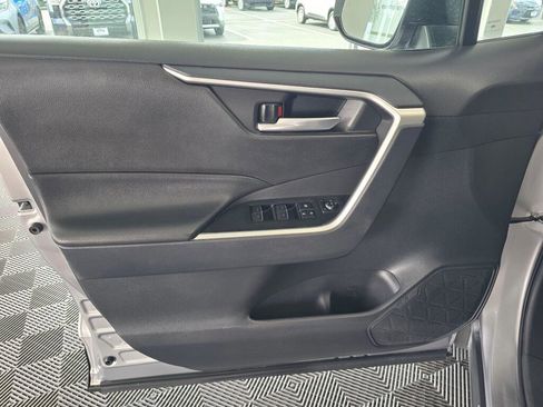 Used 2025 Toyota RAV4 XLE AWD/4WD image 19