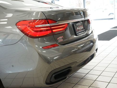 Used 2018 BMW 750i xDrive AWD/4WD image 17