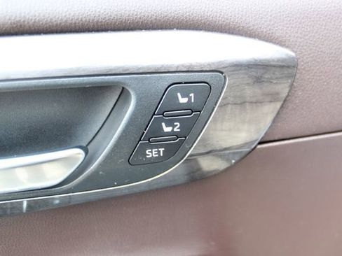 Used 2020 Toyota Highlander Limited image 10