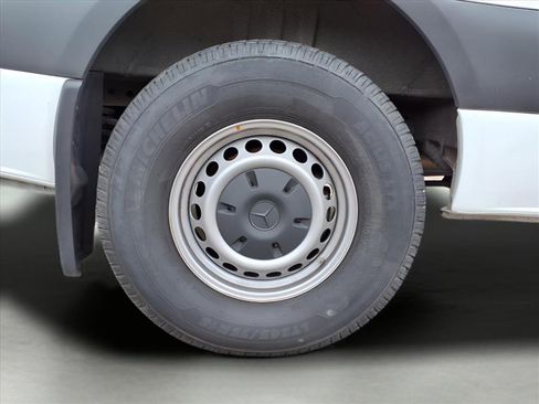 Used 2024 Mercedes-Benz Sprinter 2500 image 9