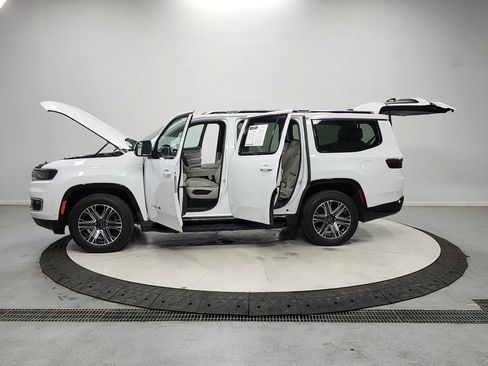 Used 2025 Jeep Wagoneer 2WD image 12