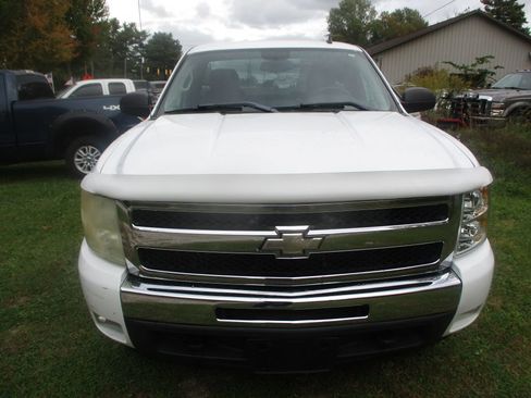 Used 2009 Chevrolet Silverado 1500 LT image 2