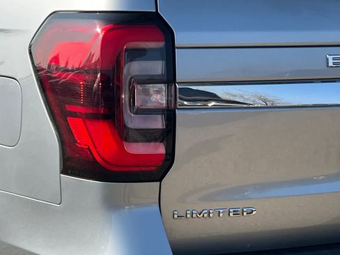 Used 2022 Ford Expedition Limited image 38
