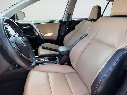 Used 2018 Toyota RAV4 Limited FWD image 17