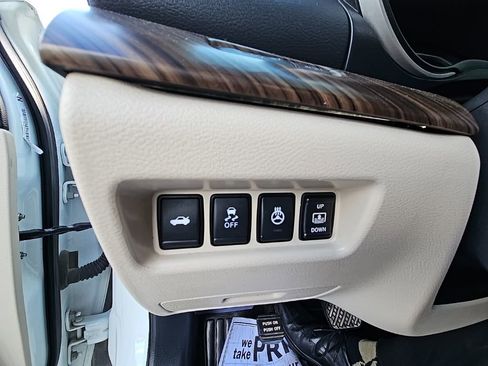 Used 2017 Nissan Maxima Platinum w/ Medallion Package image 11