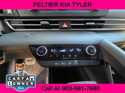 Used 2022 Hyundai Elantra SEL image 12