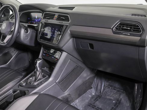 Certified 2024 Volkswagen Tiguan SE AWD/4WD image 42