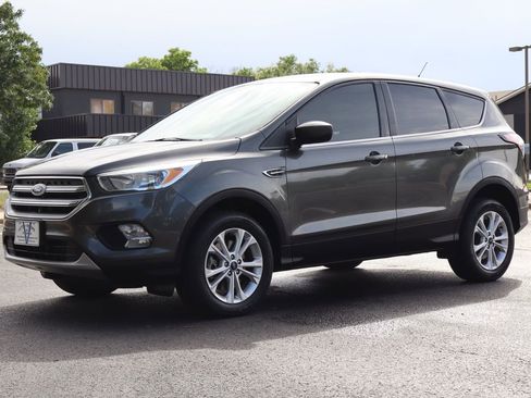 Used 2017 Ford Escape SE image 11