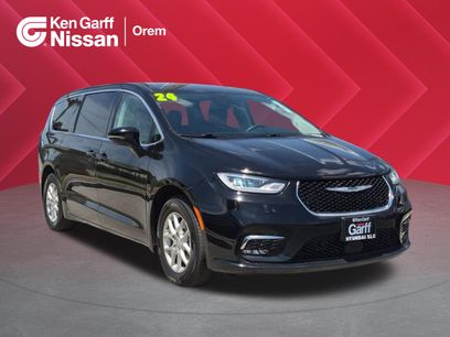 Used 2024 Chrysler Pacifica Touring-L