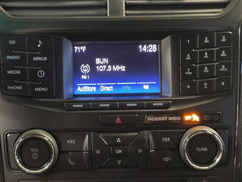 Used 2016 Ford Explorer XLT image 25