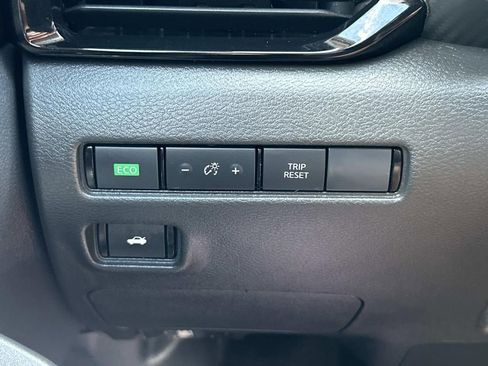 Used 2025 Nissan Sentra SV image 28