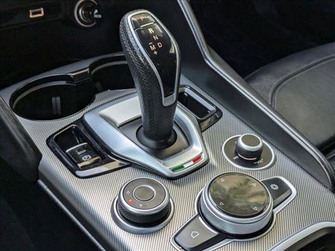 Used 2023 Alfa Romeo Giulia Veloce image 13