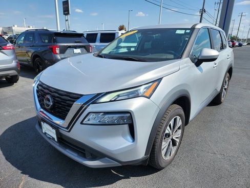 Used 2023 Nissan Rogue SV image 4