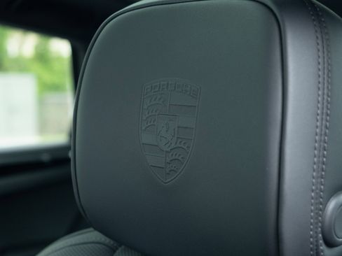 Certified 2025 Porsche Macan image 18