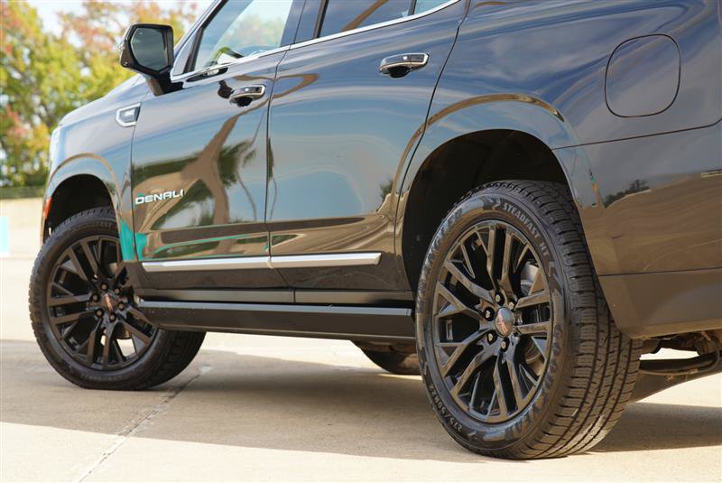 Used 2021 GMC Yukon Denali w/ Denali Premium Package AWD/4WD image 24