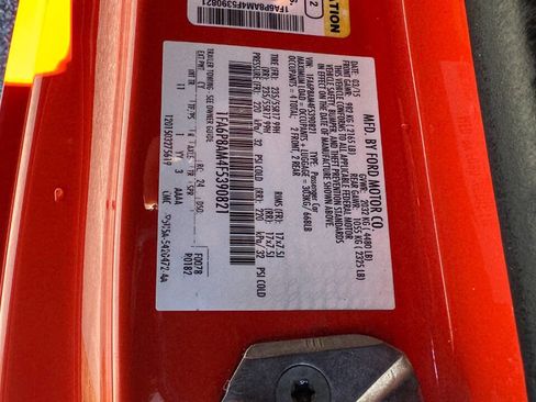 Used 2015 Ford Mustang V6 2dr Fastback image 27