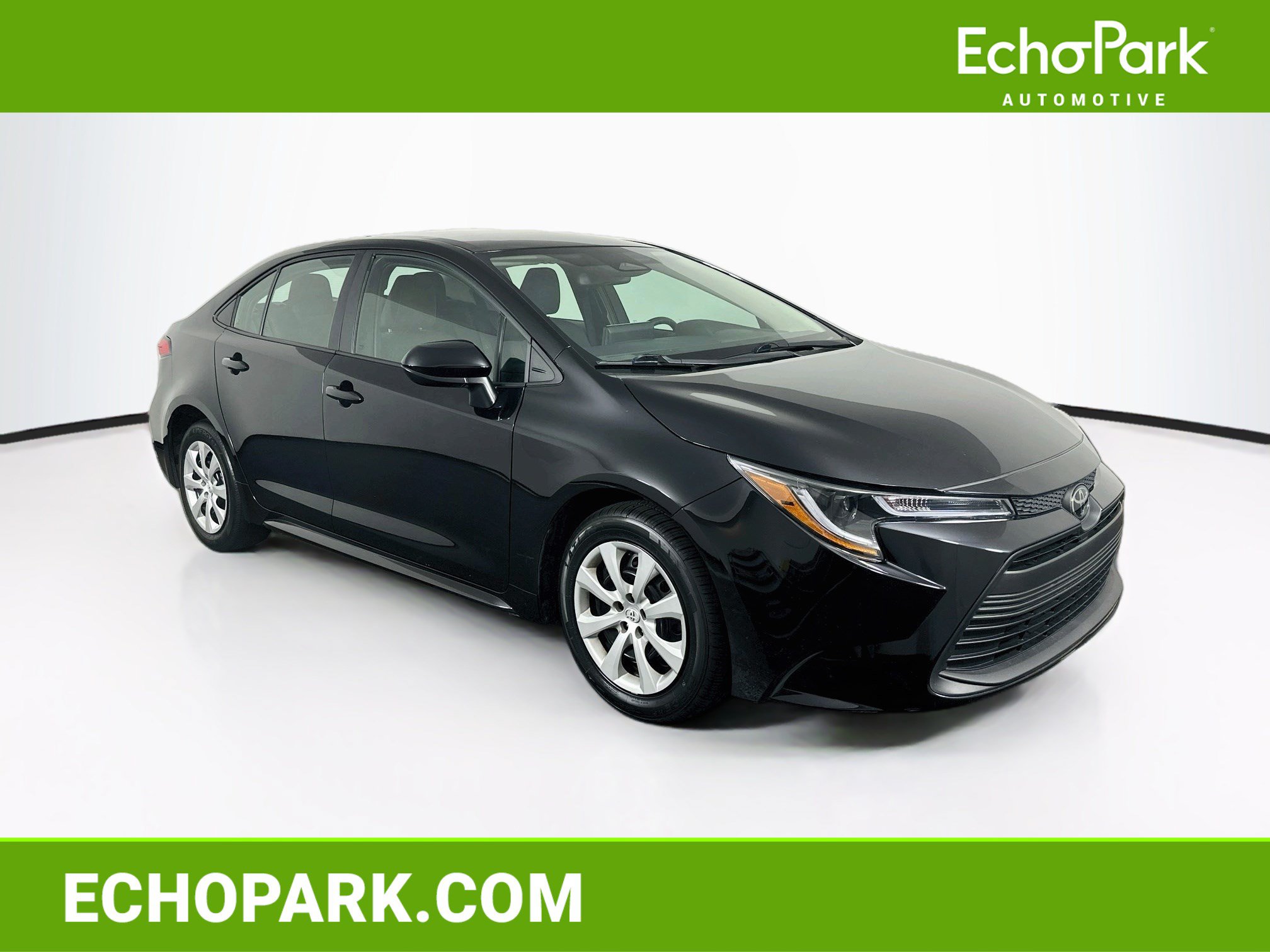 Used 2025 Toyota Corolla LE FWD image 1