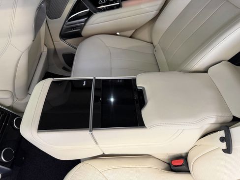 Used 2024 Land Rover Range Rover Autobiography image 31