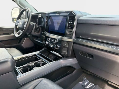 Used 2025 Ford F450 Lariat image 28